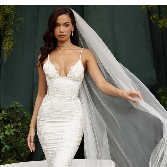 House of CB ‘SOLENE’ Bridal Gown + ‘SIMONE’ Viel - Picture 1 of 15